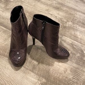 Nine West Faux snake skin booties